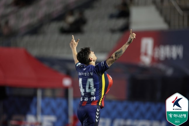 수원FC, 광주에 2-1 역전승…7경기 만에 승전고